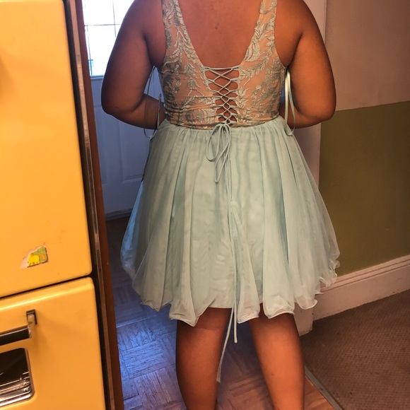 Beautiful formal dress. Size 15 junior - Picture 2 of 4